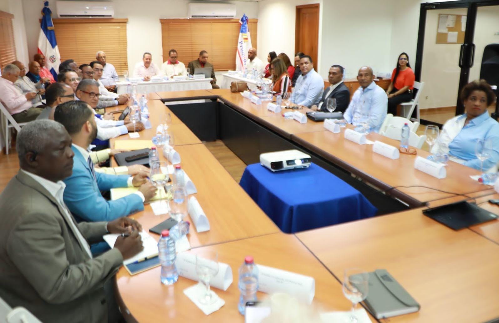 Porfirio Peralta se reúne con directores regionales Comités Consultivos